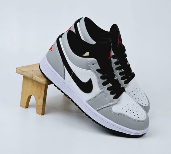 Air Jordan 1 Low SE – Image 3