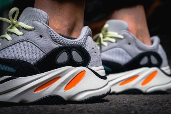 Yeezy 700 multicolore – Image 4